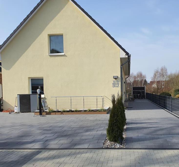 Kiel-Russee Familienwohnung, Lademoeglichkeit, Co2 Frei מראה חיצוני תמונה